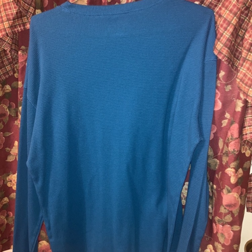 Womens long sleeve shirt. Size xl color blue